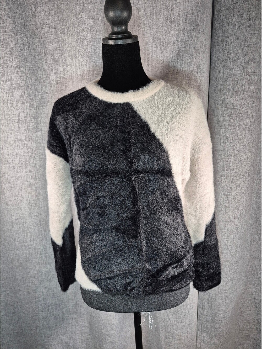 Truth by Republic Petite S Fuzzy Colorblock Sweater Black Ivory Crew Neck